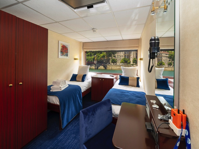 Upper Deck 2 Beds CAT. A